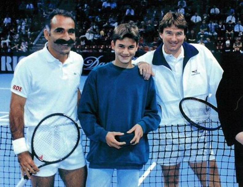 Roger Federer nel 1993. Raccattapalle del torneo di Basilea accanto a Jimmy Connors